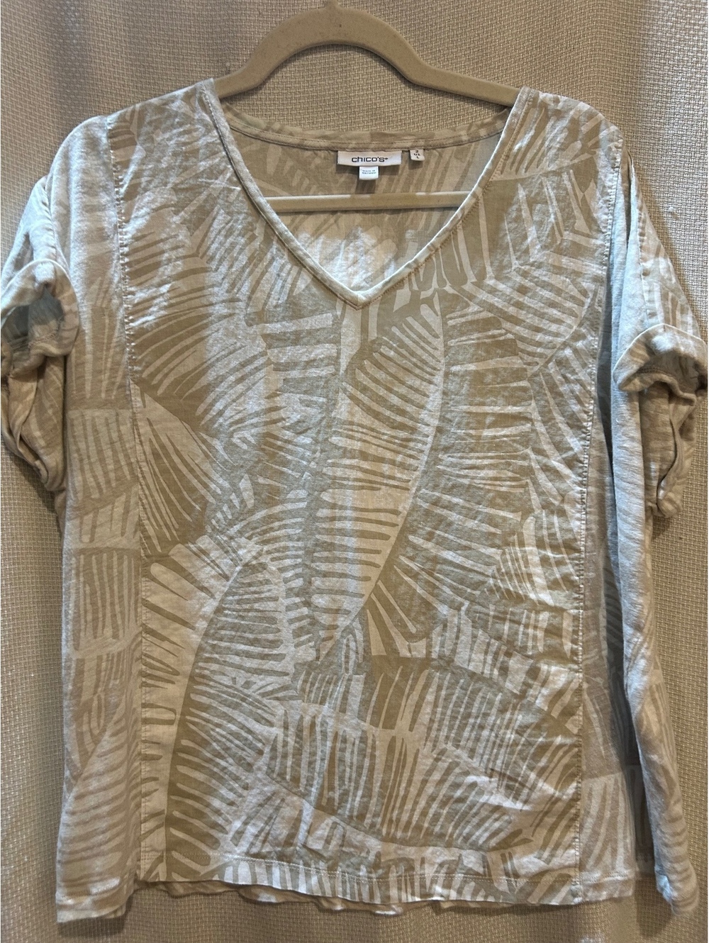 Chico's Women's Beige Leaf Print V-Neck Short Sleeve Top Size Large